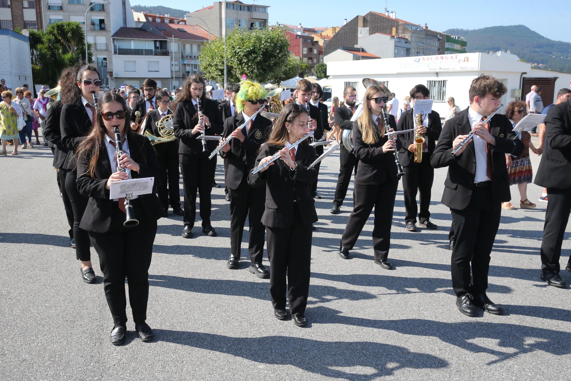 Decenas de barcos en la procesión marítima de Moaña