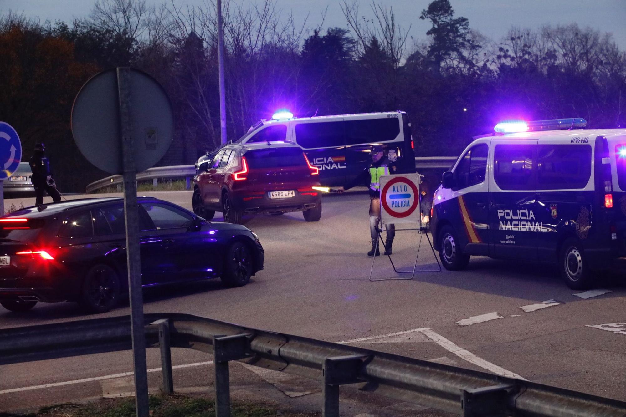 En imágenes: Control policial por la oleada de robos en Gijón