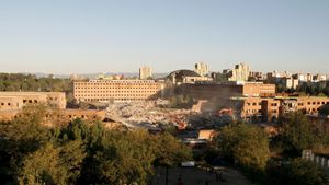 Vista de la demolición de la cárcel de Carabanchel.
