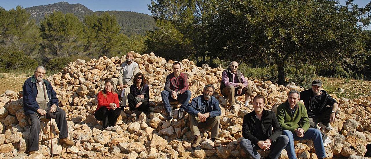 Integrantes de una concentración para reivindicar el uso del camino hace unos años.