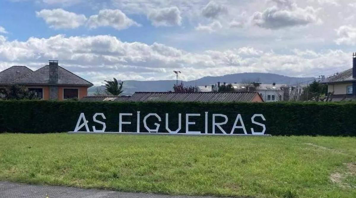 Cartel situado a la entrada del pueblo de Figueras.