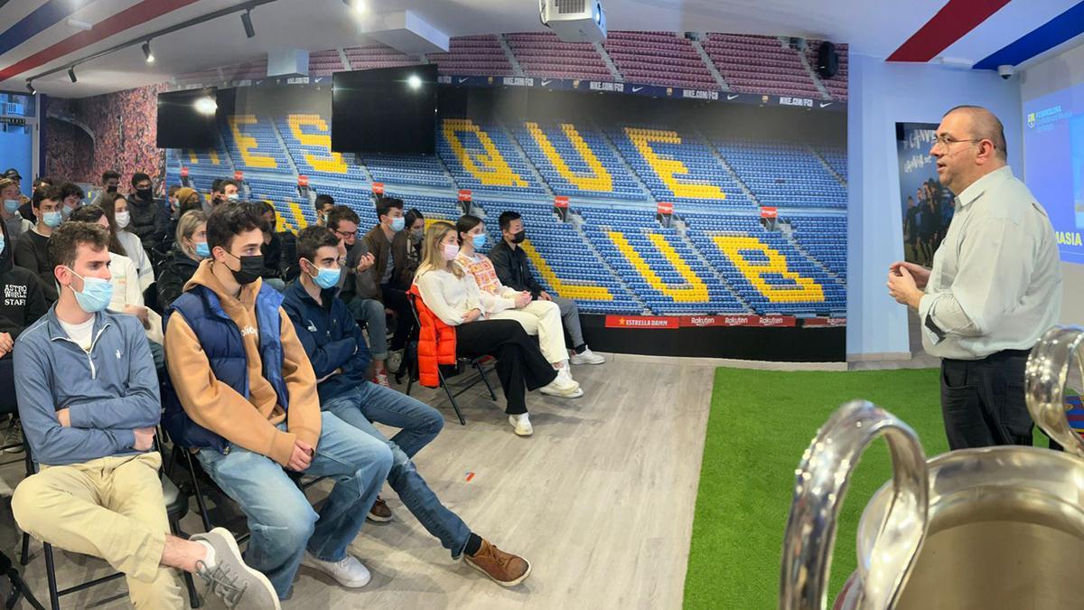 Vicenç Notari, durante la charla a los estudiantes