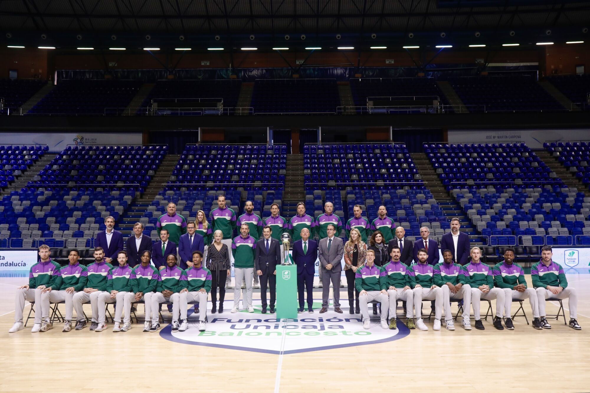 El presidente de la Junta de Andalucí­a, Juanma Moreno, interviene en un encuentro con el Unicaja Baloncesto de Málaga, reciente ganador de la Copa del Rey
