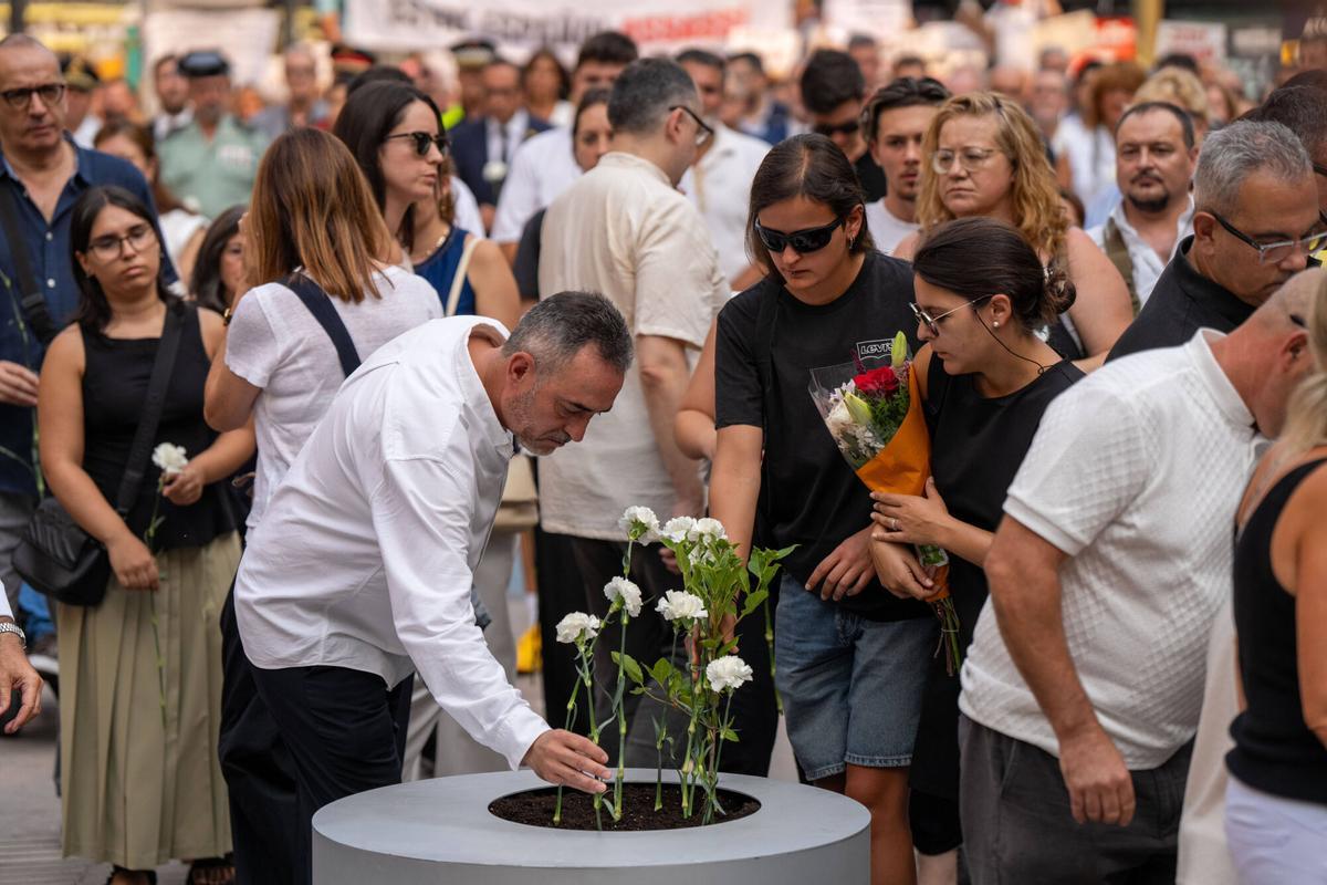 BARCELONA 17/08/2025 Barcelona. Acto de homenaje a las víctimas en el octavo aniversario de los atentados del 17A en la Rambla de Barcelona. FOTO de ZOWY VOETEN
