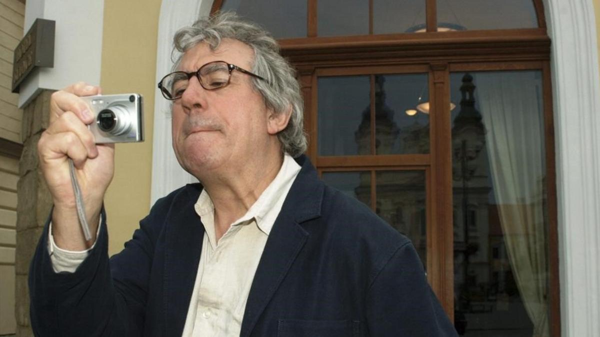 Terry Jones se hace un 'selfie', en la República Checa, en el 2004.