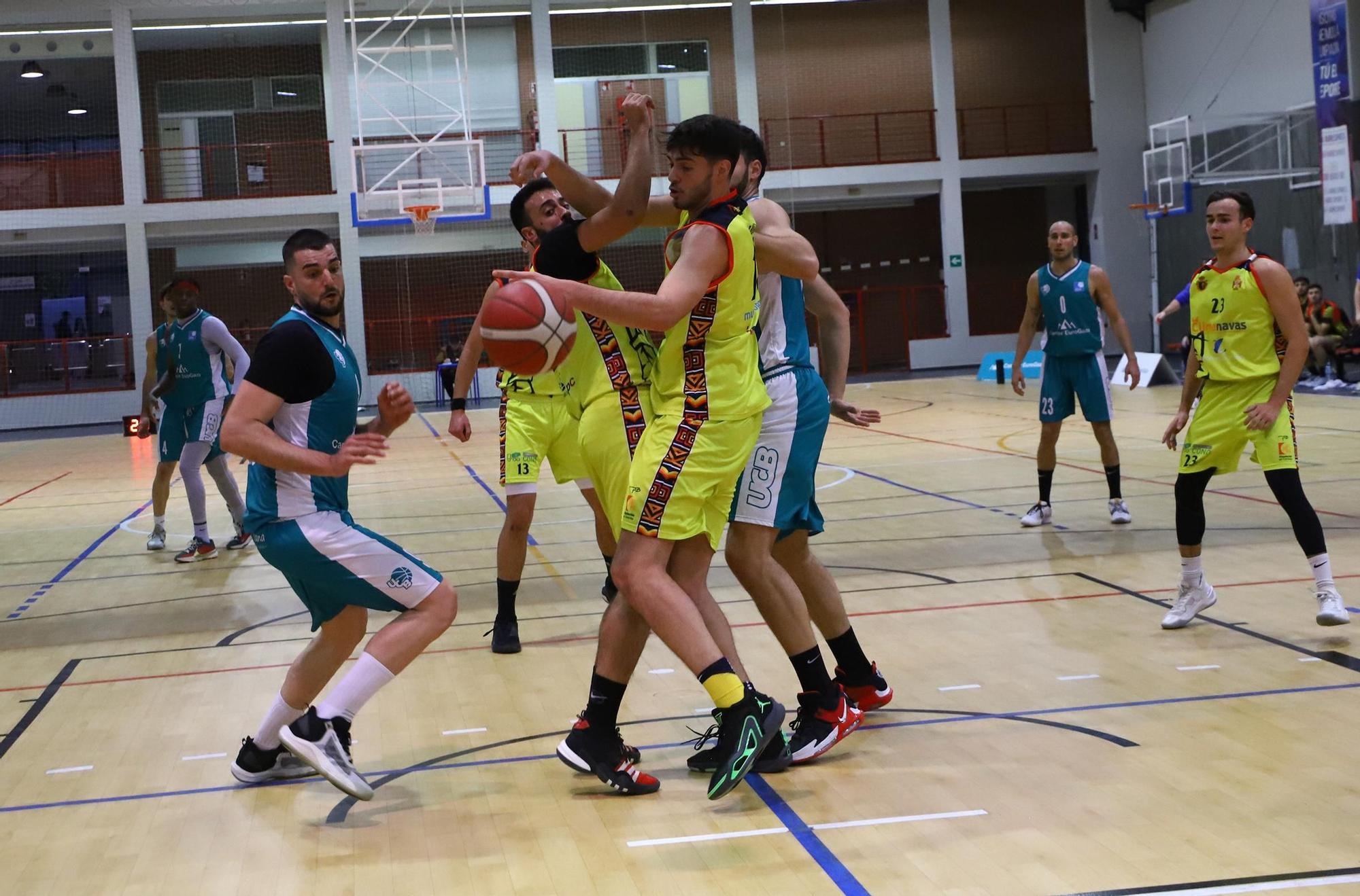 El derbi Camper Eurogaza UCB - Climanavas Agrometal Peñarroya en imágenes