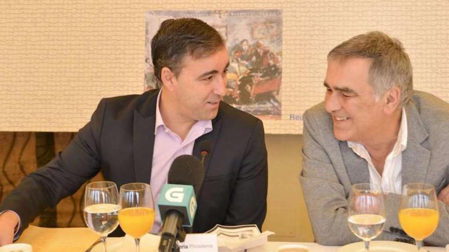 El presidente de la Apecco, Diego Vázquez y el presidente de la Asociación de la Prensa, Manuel González.