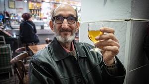 Benito Pocino, en un bar de Santa Coloma de Gramenet.