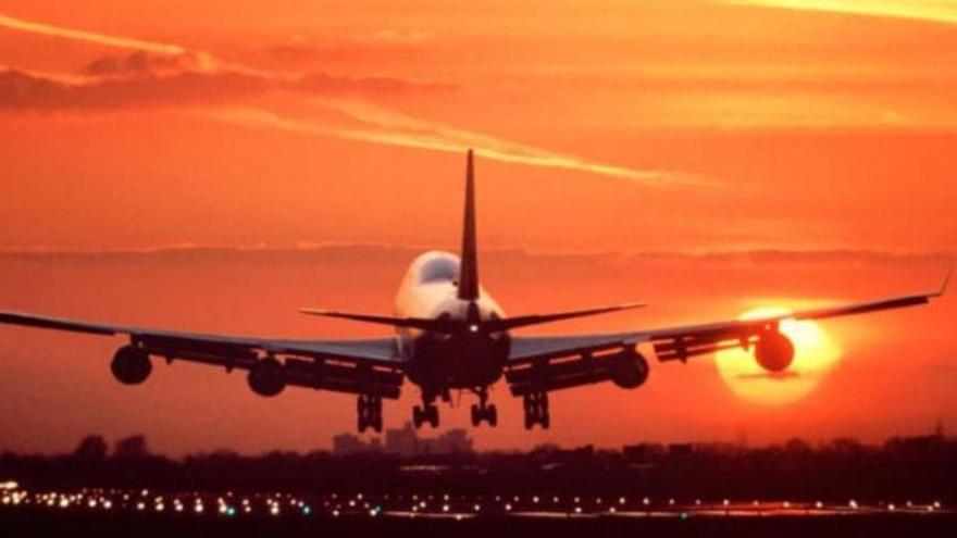 Tres pasajeros coléricos acaban detenidos al aterrizar en Canarias
