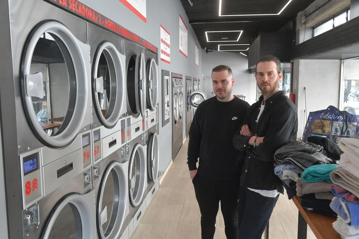 Lavanderia Doctor Wash Avd de Las Conchiñas Boris a la derecha de la foto