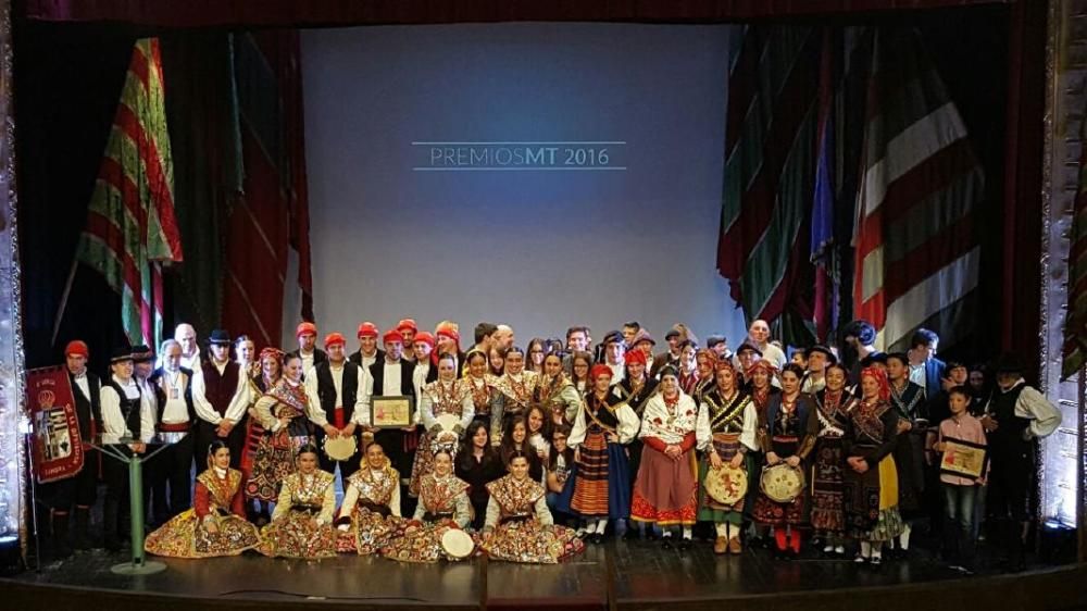 Desfile de pendones y gala de los Premios MT