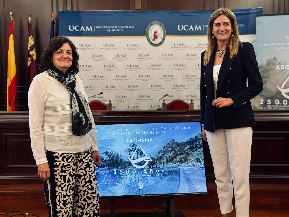 La presidenta de la UCAM y presidenta de honor del Comité Científico del Congreso Internacional de Termalismo, María Dolores García, y la alcaldesa de Archena, Patricia Fernández.