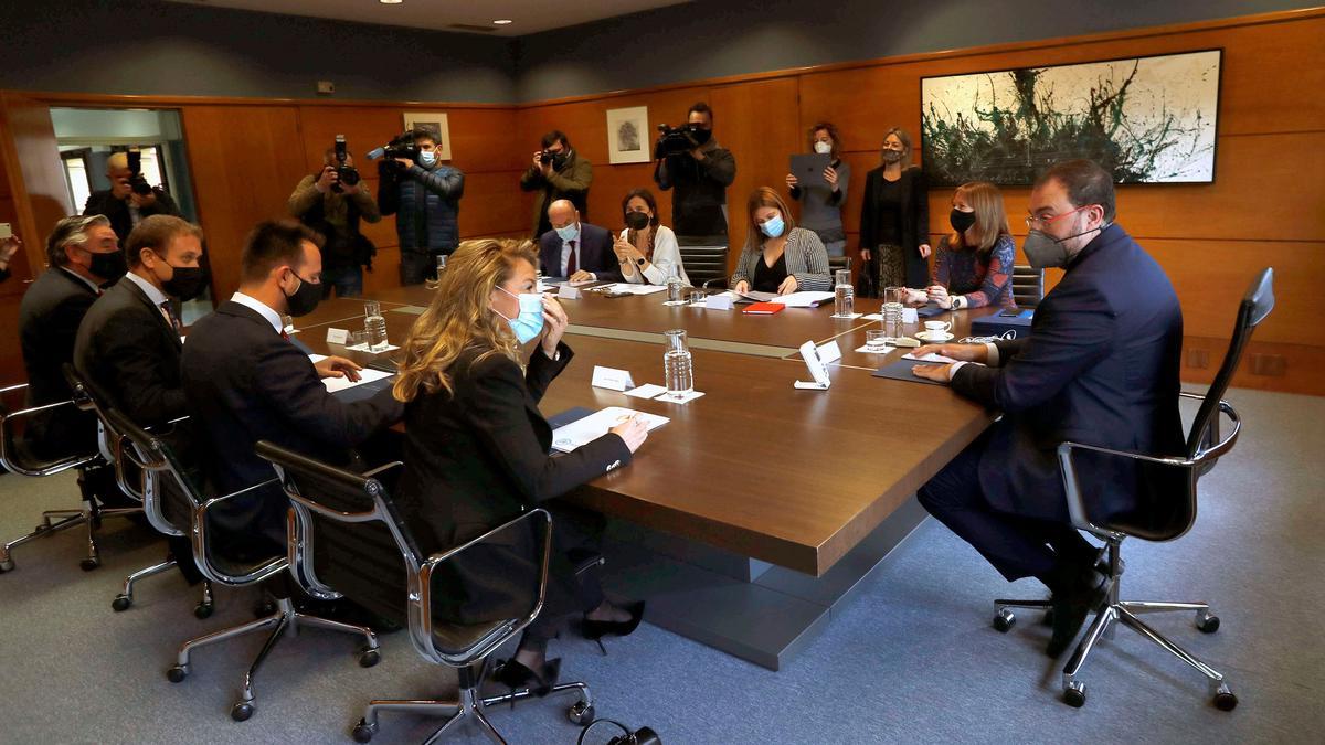 Reunión de Barbón con el PP para negociar los presupuestos