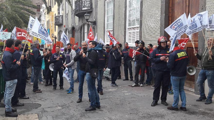 Rebumbio de protestas laborales ante el pleno