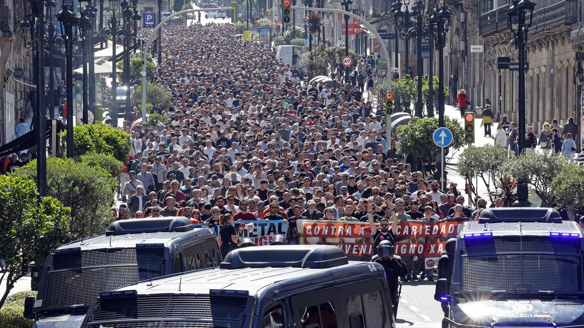 Más de un millar de trabajadores del metal recorren Vigo en el primer día de huelga por su convenio colectivo
