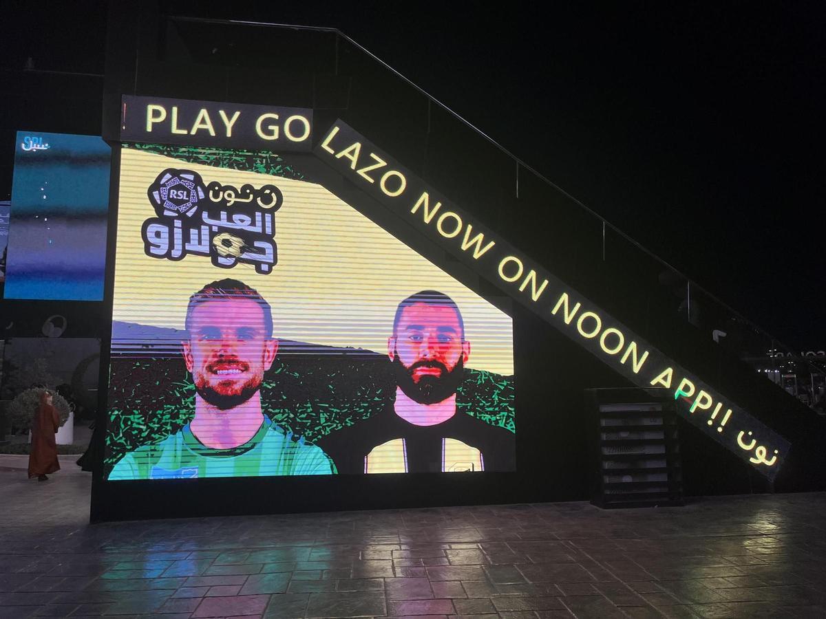Henderson y Benzema, en una campaña publicitaria en Riad.