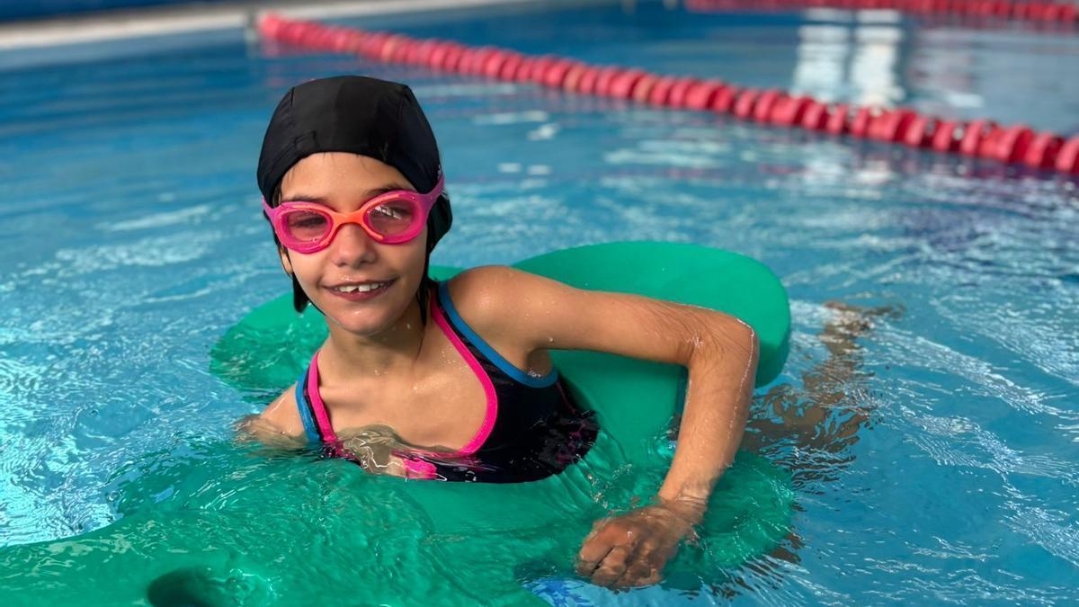 Alejandra, durante una clase de natación.