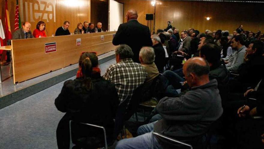 Un momento de la reunión del Consejo de Alcaldes celebrada ayer en Ifeza.