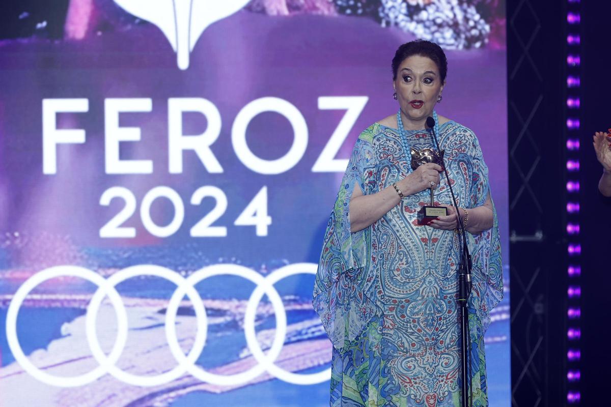 La actriz Mónica Randal recibe el Feroz de Honor.