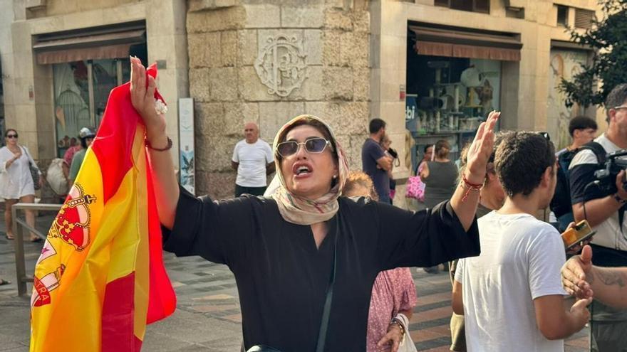 La Policía interviene en el centro de Ceuta para evitar altercados ante la llegada de agitadores contra los musulmanes