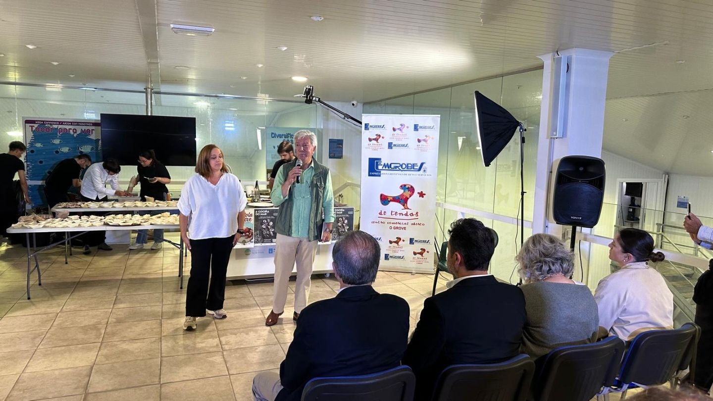 La jornada gastronómica La Cocina del Mar, que ofrece Emgrobes en la sala mirador de la lonja de contratación grovense.