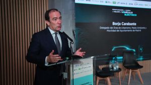 Borja Carabante, delegado de Urbanismo, Medio Ambiente y Movilidad del Ayuntamiento de Madrid, en la clausura del encuentro ‘Oportunidades en la cadena de valor del vehículo eléctrico’.