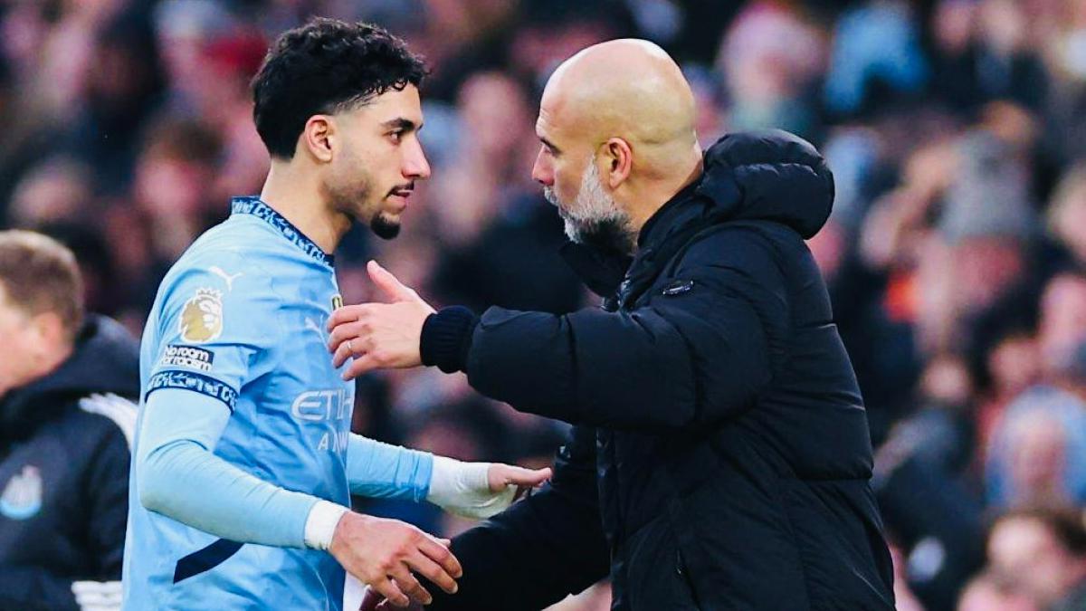 Marmoush charla con Guardiola