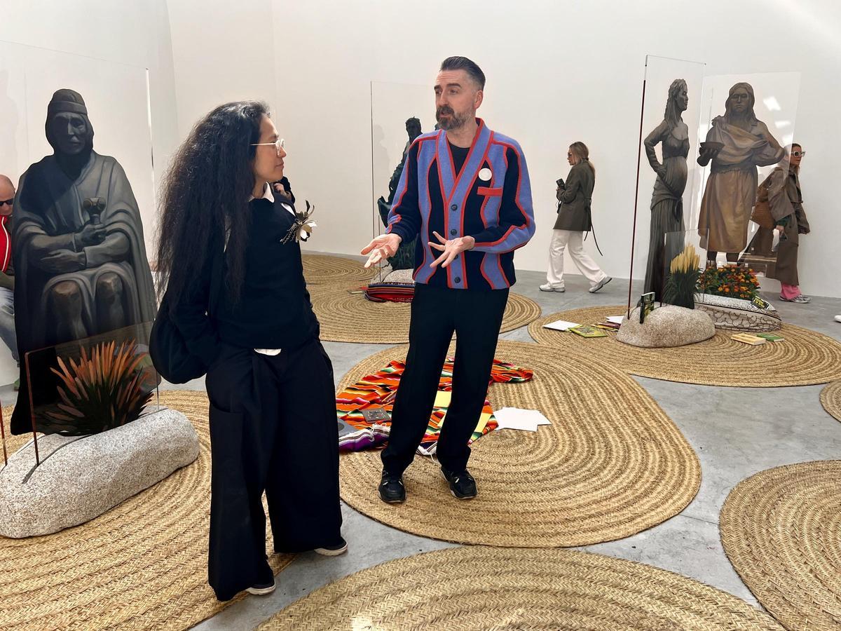 Sandra Gamarra y Agustín Pérez Rubio, en el pabellón de España de la Bienal de Venecia 2024.