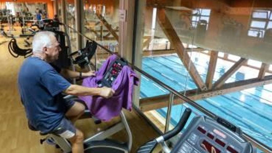 Imagen de la piscina del Palau, tomada desde el gimnasio.