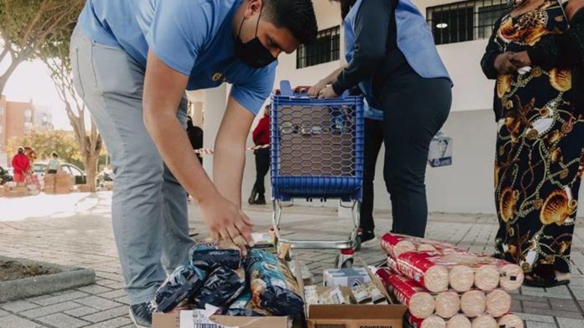 La red 'Por una Málaga mejor' en una de sus campañas de recogida de alimentos.