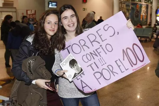 Aficionados rojiblancos reciben al Atlético en Peinador