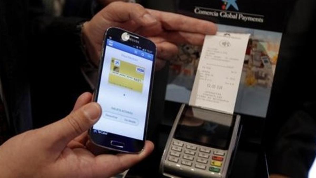 La Caixa lanza pegatinas NFC para pagos