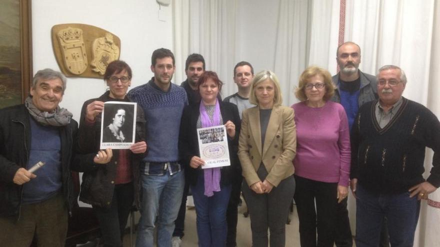 La alcaldesa de Quart junto a los promotores de la idea