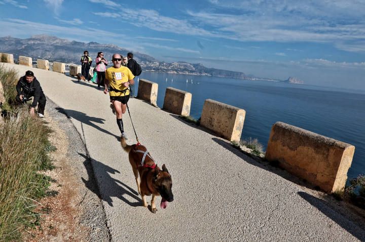 «Running» solidario con perros por l'Alfàs del Pi
