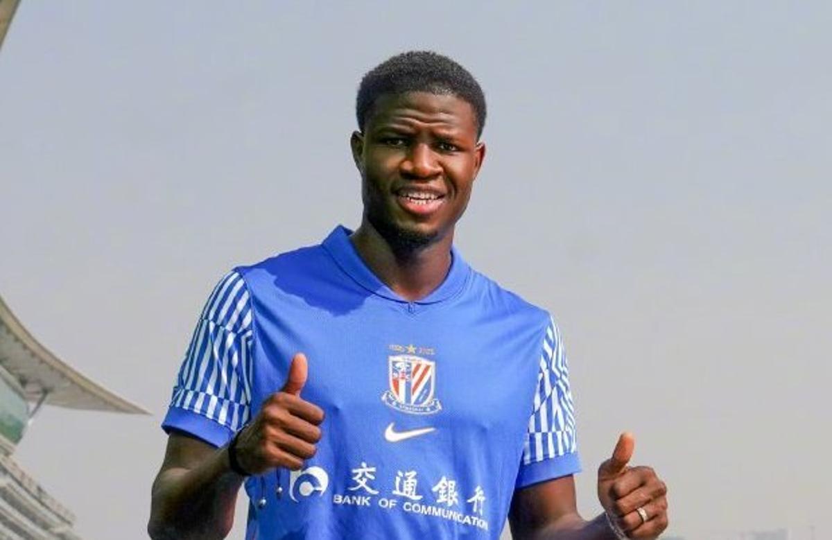 Pape Gueye, en su presentación con el Shanghai Shenghua.