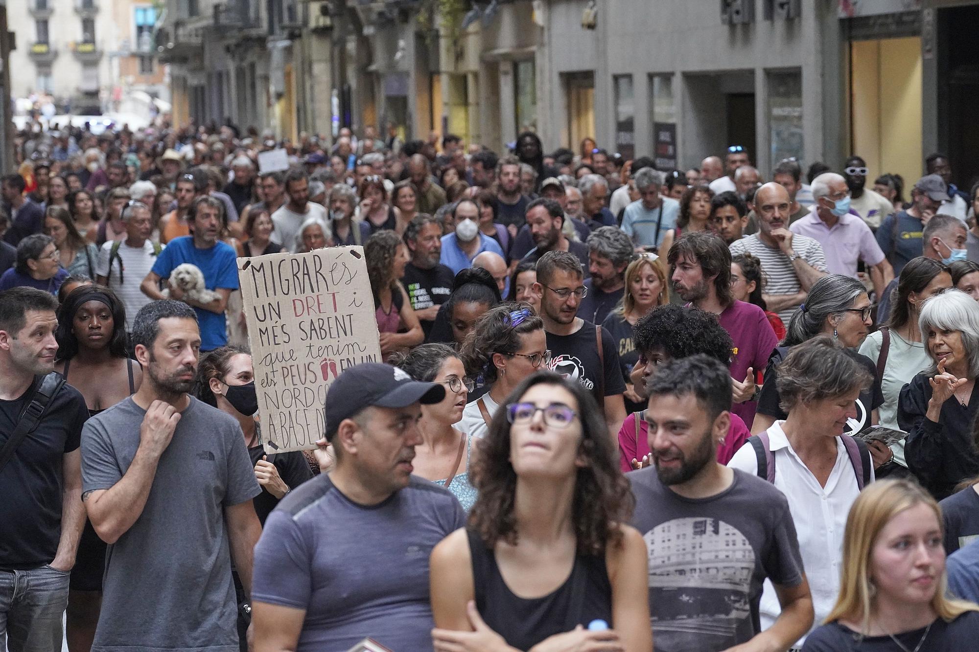 Manifestació a Girona contra la mort de migrants a la tanca de Melilla