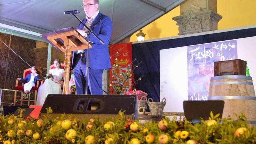 Tino Cortina, durante su pregón, ayer, en Villaviciosa.