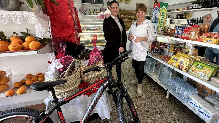 Los comercios de es Pratet sortean 16 cestas de Navidad y dos bicicletas