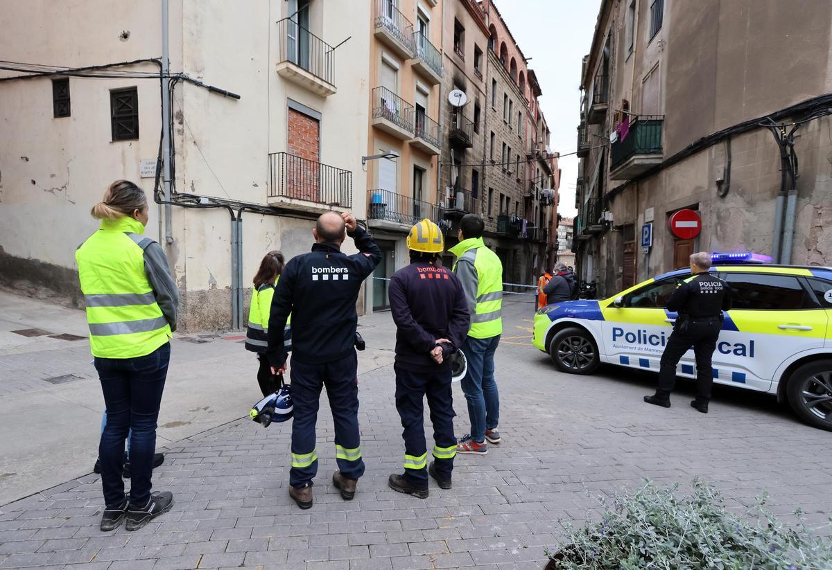 El dia després de l'incendi d'un habitatge del carrer Santa Llúcia de Manresa