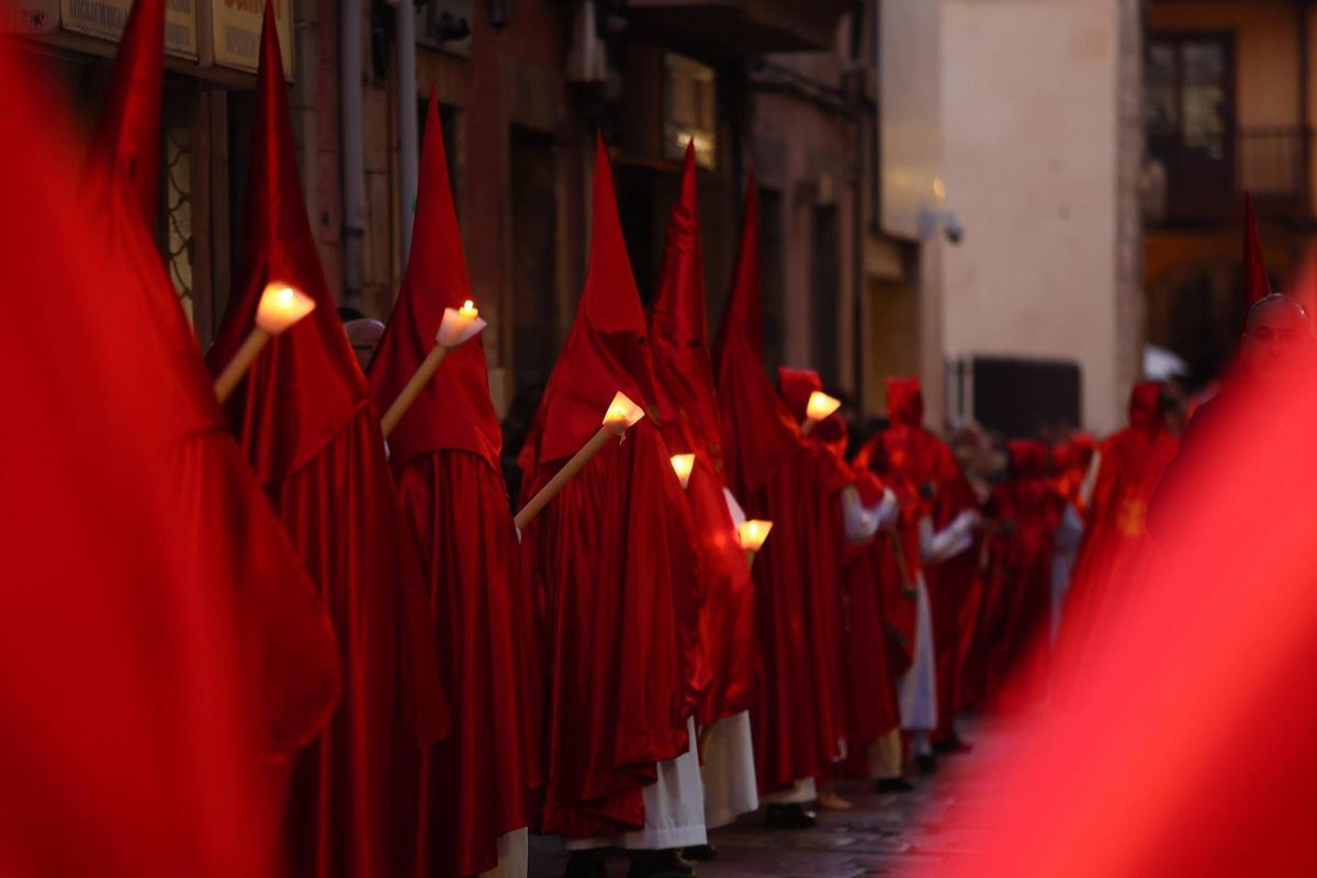 EN IMÁGENES: La multitudinaria prcesión de San Pedro en Avilés