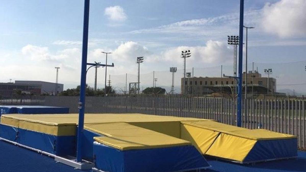 Xàtiva renueva el material deportivo de salto de altura y salto con pértiga del Polideportivo Les Pereres