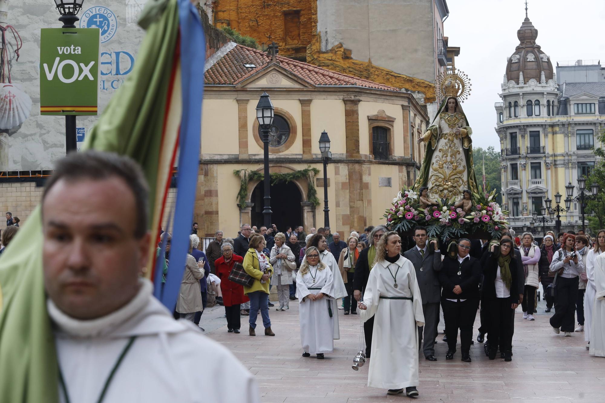 En imágenes: Procesión de la Balesquida en Oviedo