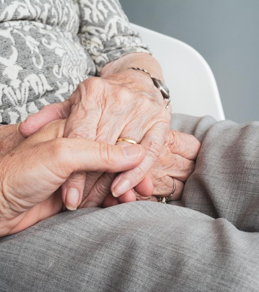 ¿Oyes cada vez peor? Deberías preocuparte porque podría ser un síntoma de alzhéimer o demencia