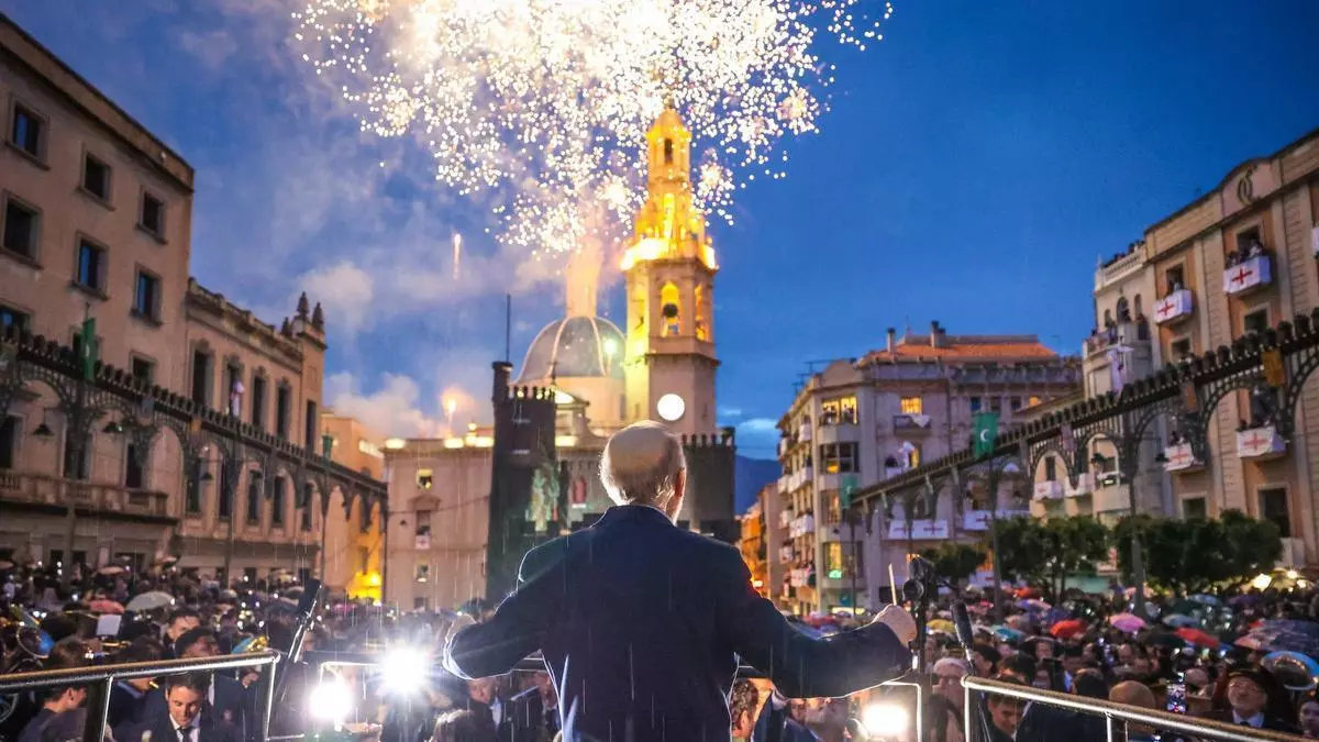 Crece el rechazo al cambio de fechas de los Moros y Cristianos de Alcoy a dos días de su ratificación por el pleno