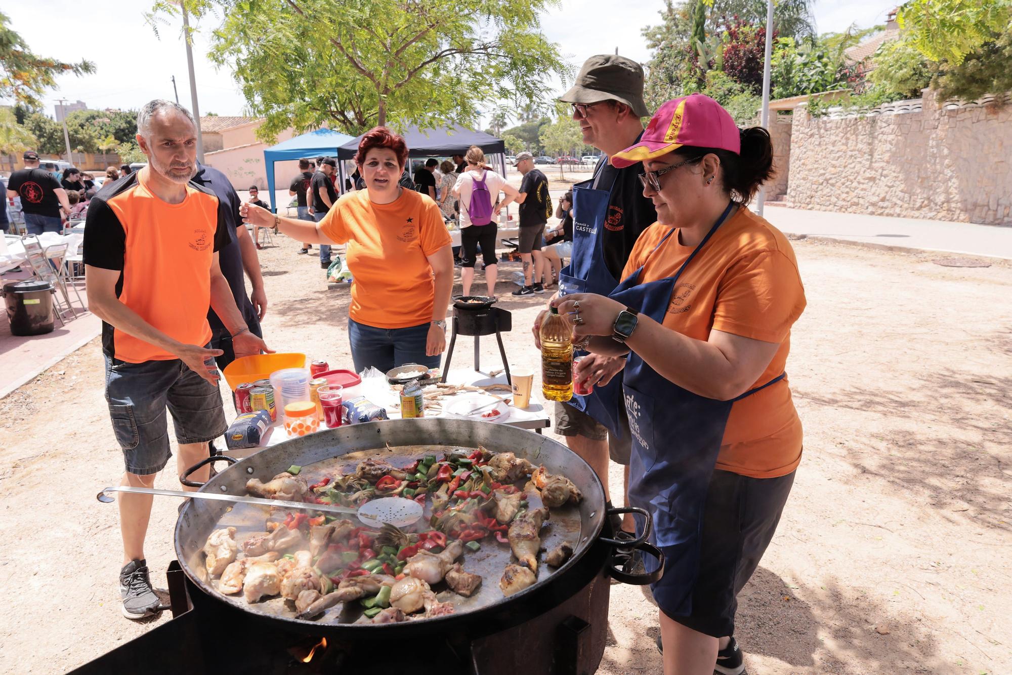 Mil trescientos castellonenses disfrutan del sol y las paellas en el Segon Molí