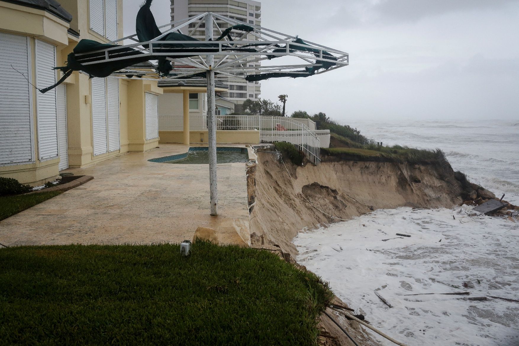 Destrosses per l'huracà Nicole a Daytona Beach