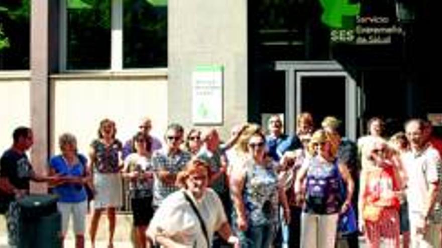 Protesta por la falta de personal en el área de salud