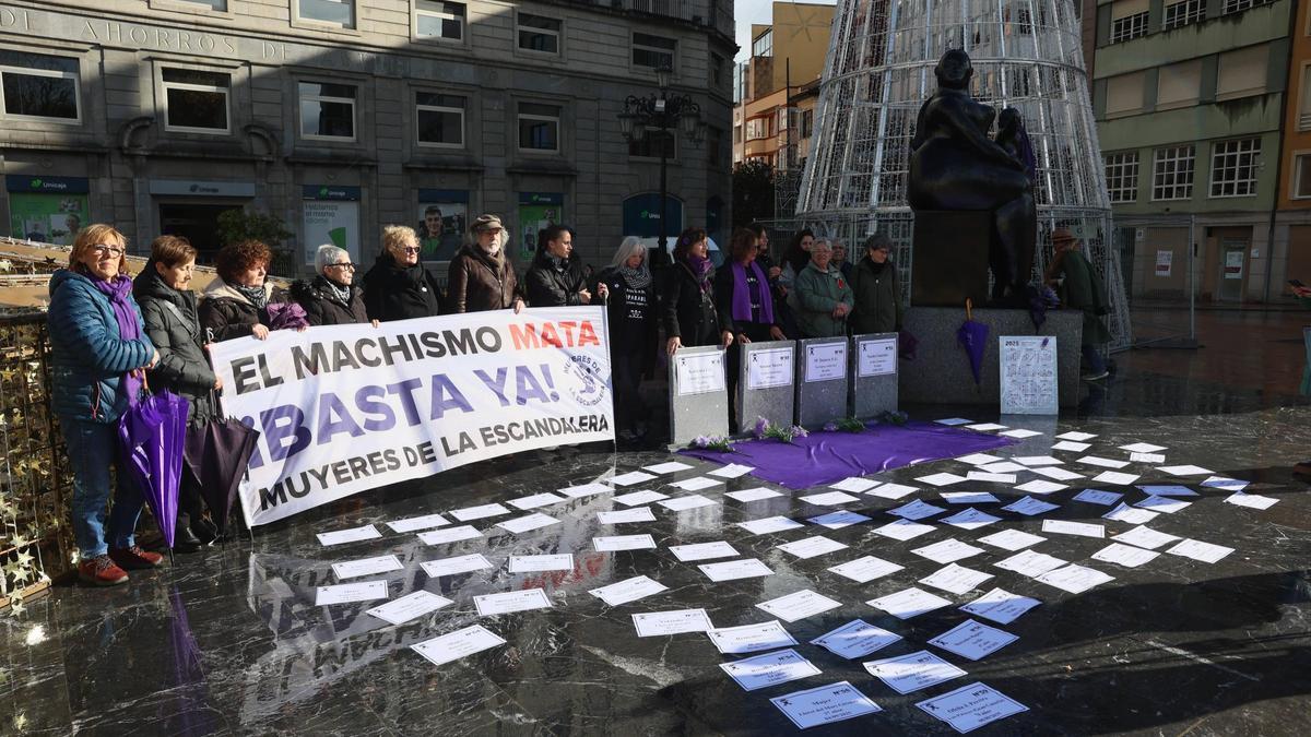 25n: El colectivo Muyeres de La Escandalera se concentra en Oviedo: "El machismo mata, basta ya"