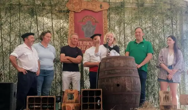Lleno total en el Mercáu Tradicional de Oles: así se vive una de las citas del verano en Villaviciosa