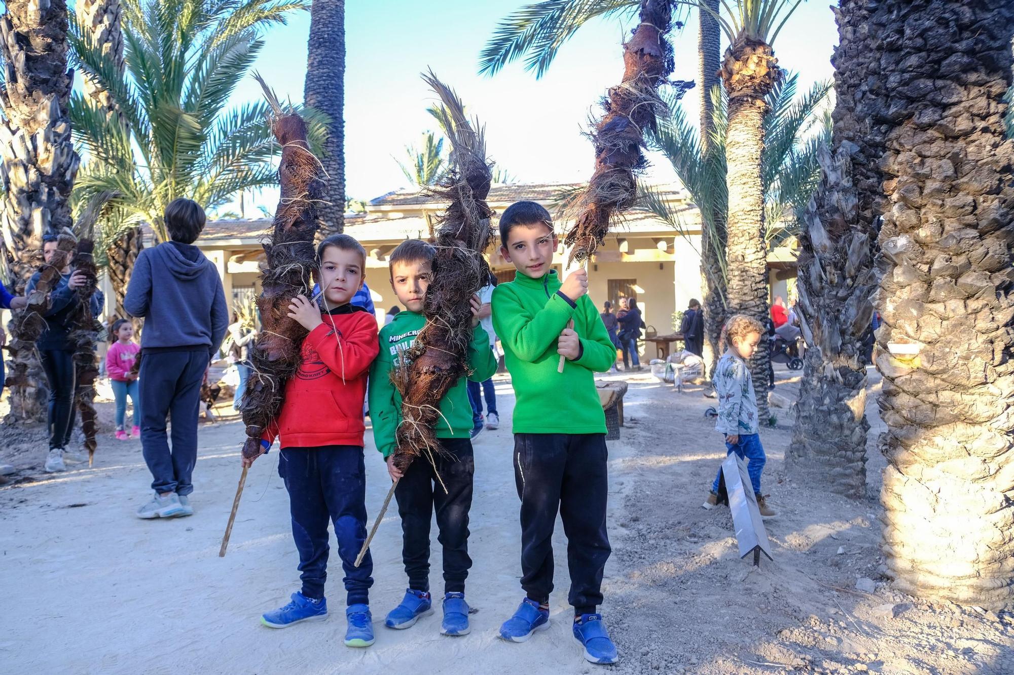 Taller de "atxes" en Elche para iluminarle el camino a los Reyes Magos